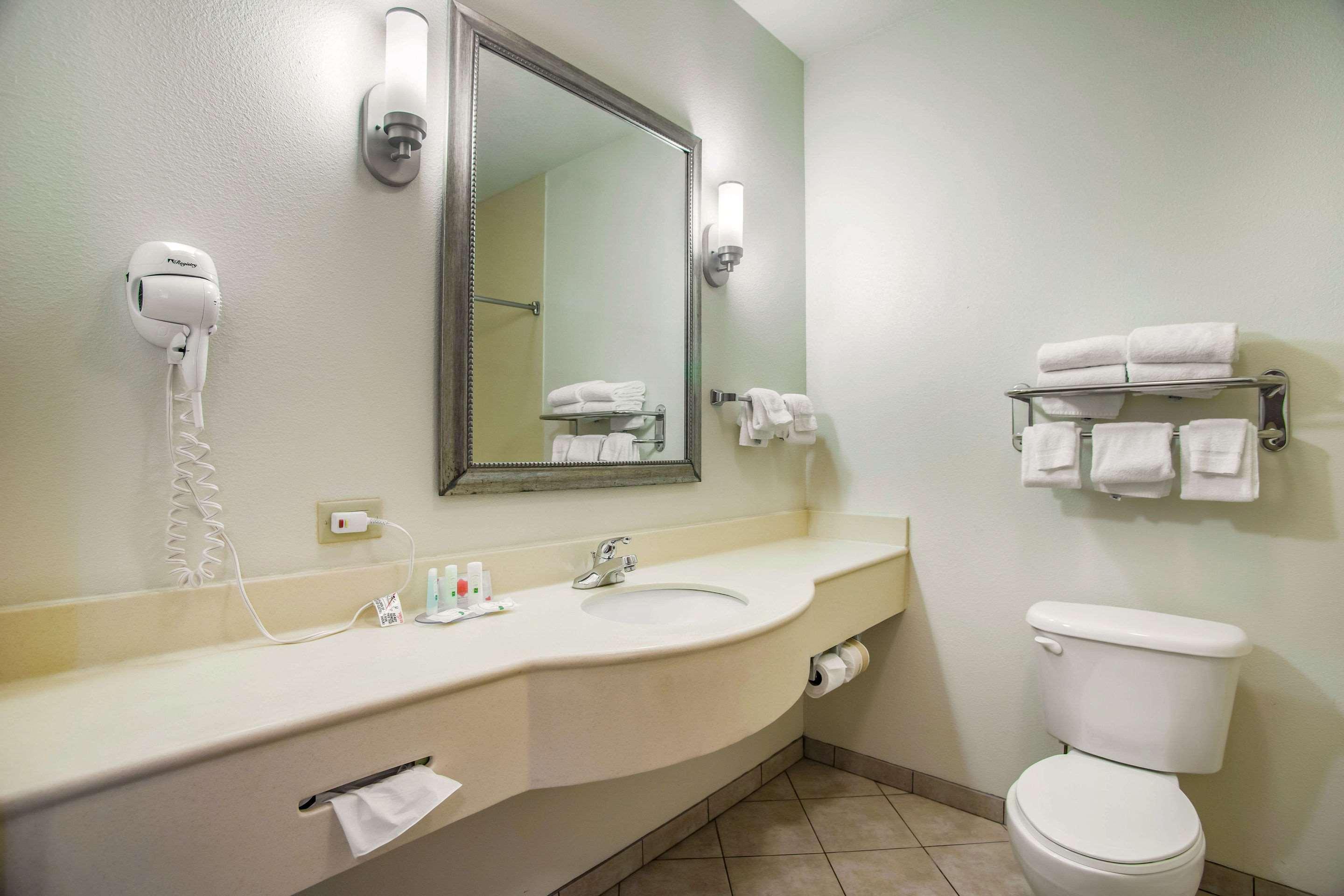 Quality Inn Parsons North Esterno foto