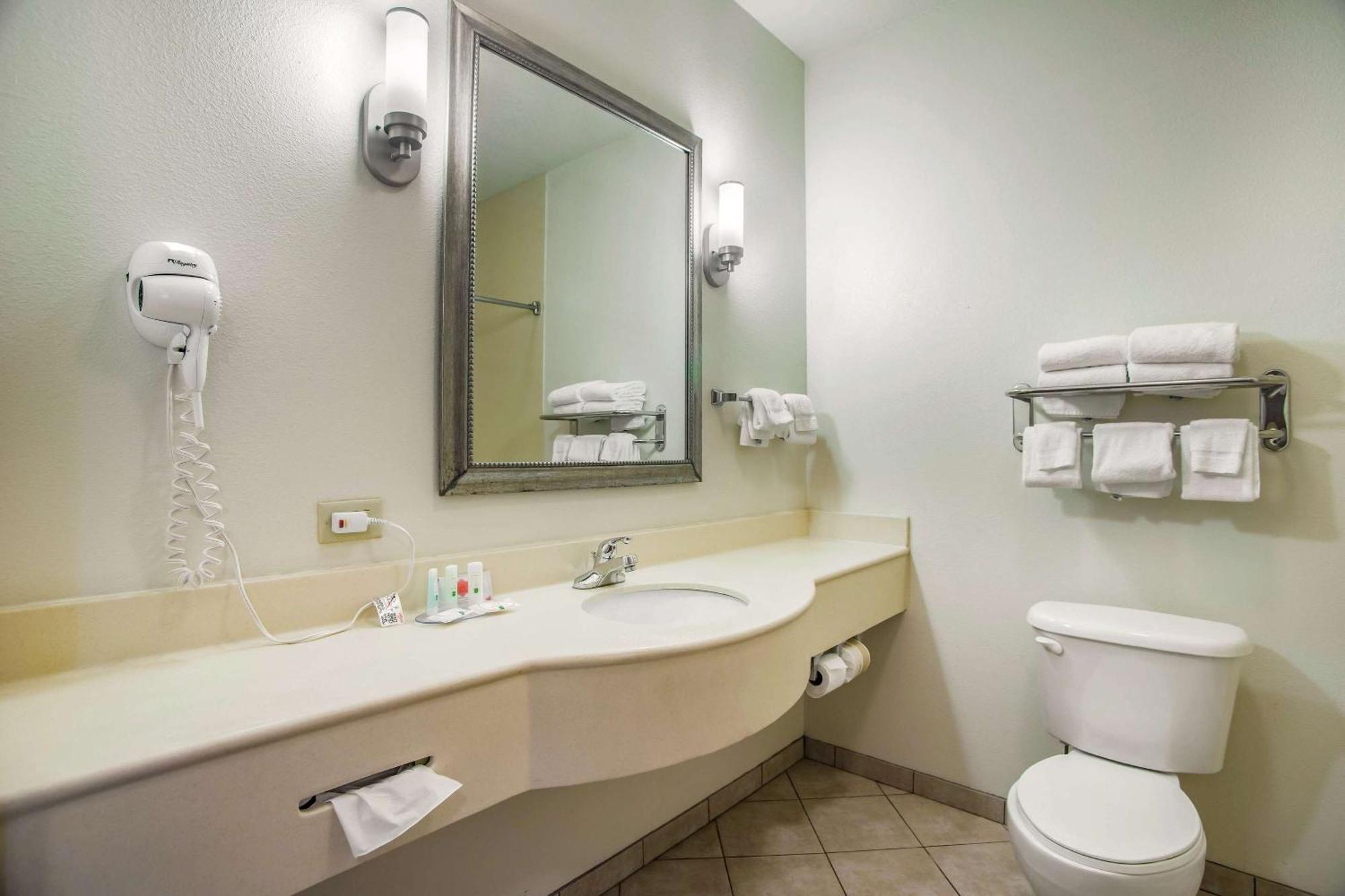 Quality Inn Parsons North Esterno foto