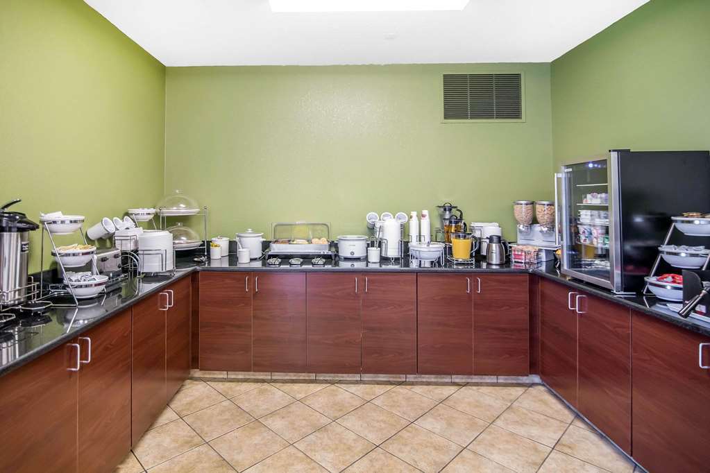 Quality Inn Parsons North Ristorante foto
